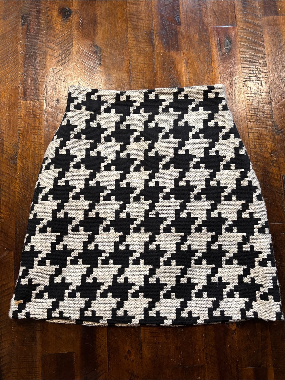H&M houndstooth mini skirt | size 6 | 🖤🤍